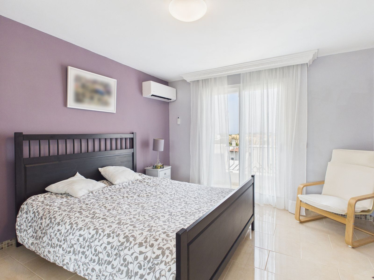 4 Bed Townhouse for sale in Selwo Costa Del Sol, Málaga, Spain