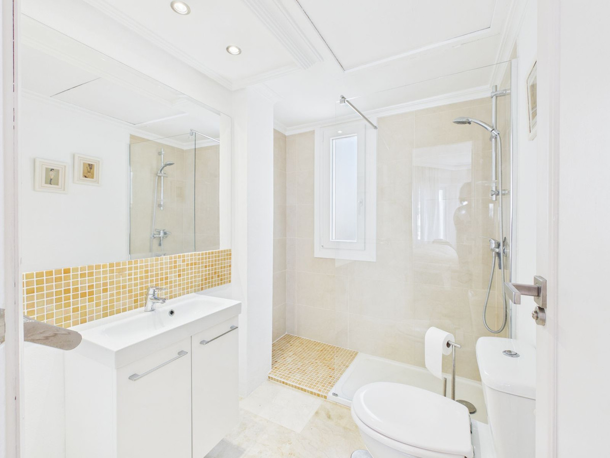 4 Bed Townhouse for sale in Selwo Costa Del Sol, Málaga, Spain
