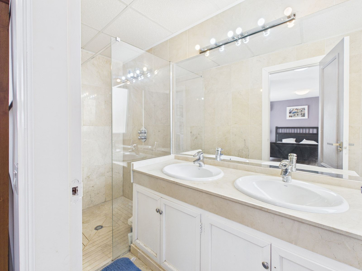 4 Bed Townhouse for sale in Selwo Costa Del Sol, Málaga, Spain
