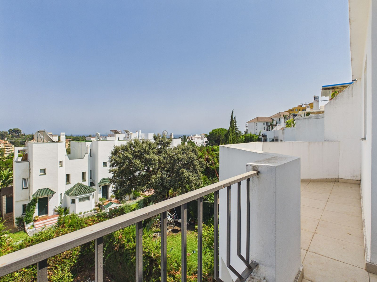 4 Bed Townhouse for sale in Selwo Costa Del Sol, Málaga, Spain