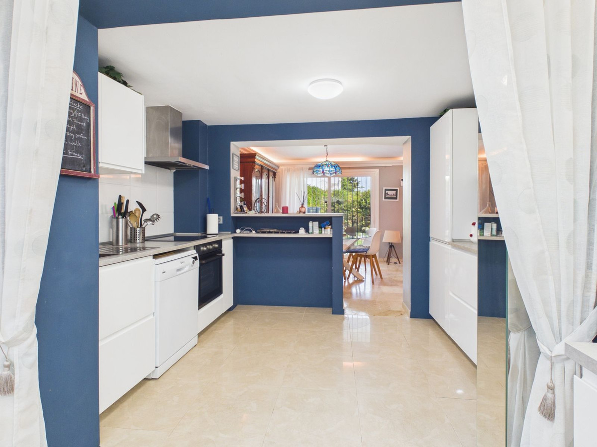 4 Bed Townhouse for sale in Selwo Costa Del Sol, Málaga, Spain