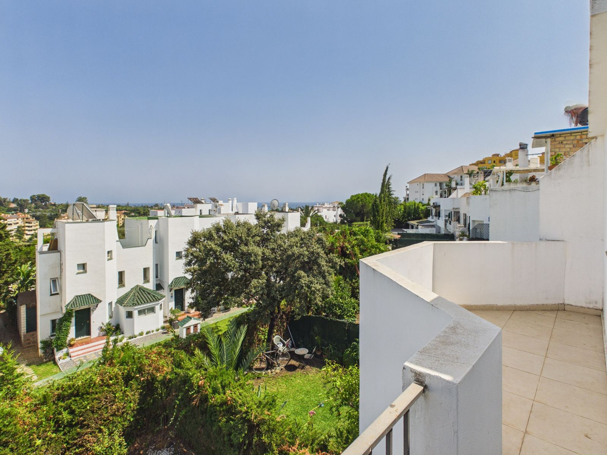 4 Bed Townhouse for sale in Selwo Costa Del Sol, Málaga, Spain