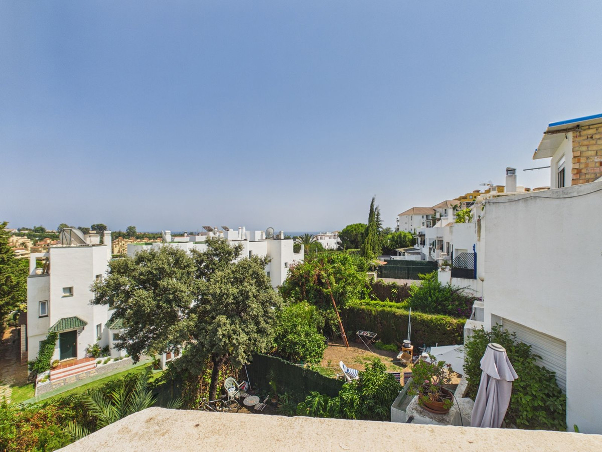 4 Bed Townhouse for sale in Selwo Costa Del Sol, Málaga, Spain