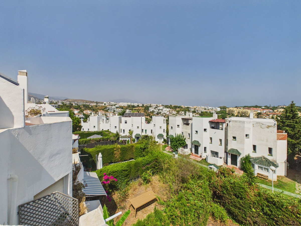 4 Bed Townhouse for sale in Selwo Costa Del Sol, Málaga, Spain
