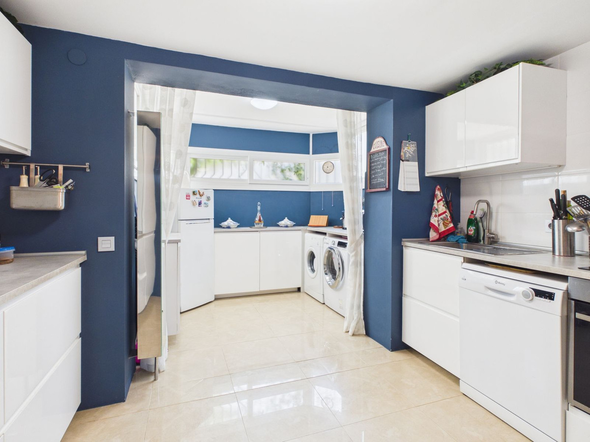 4 Bed Townhouse for sale in Selwo Costa Del Sol, Málaga, Spain
