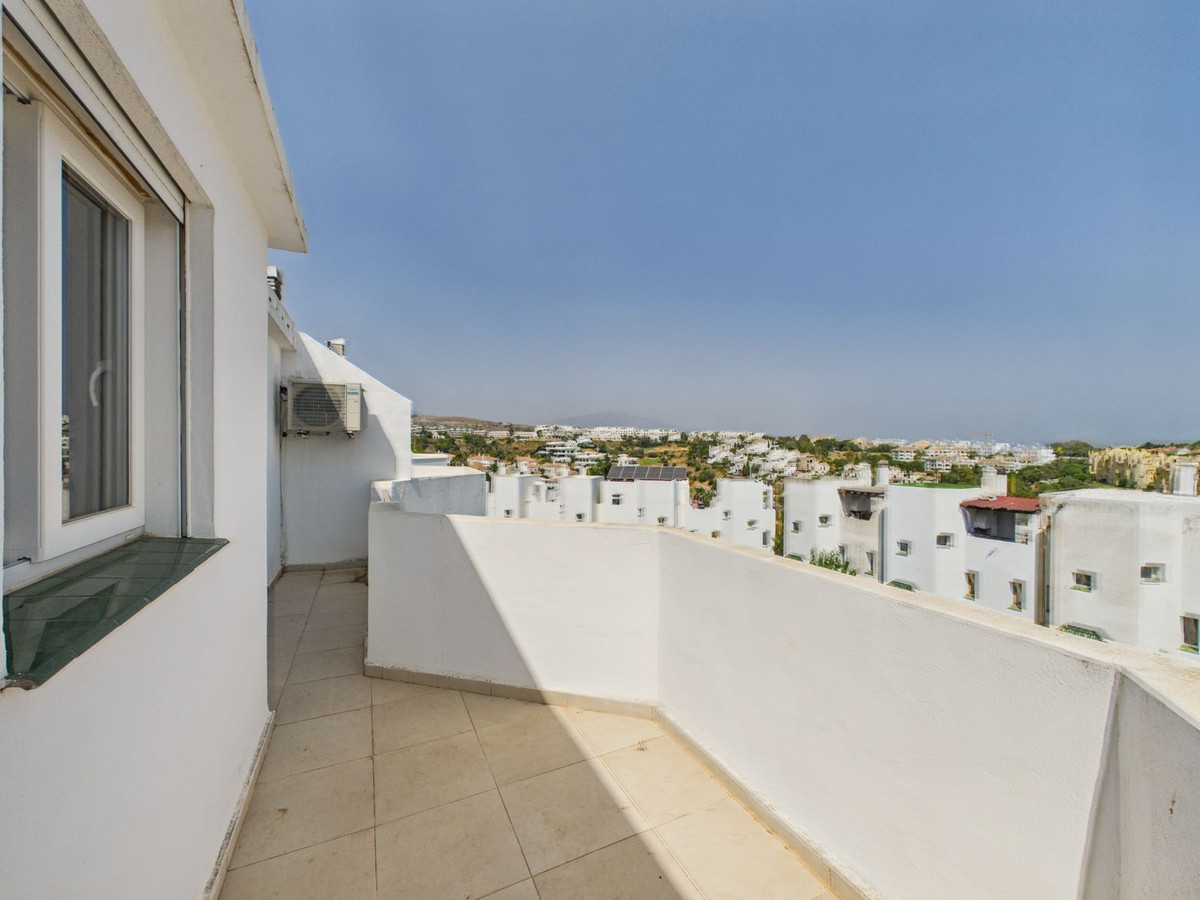 4 Bed Townhouse for sale in Selwo Costa Del Sol, Málaga, Spain