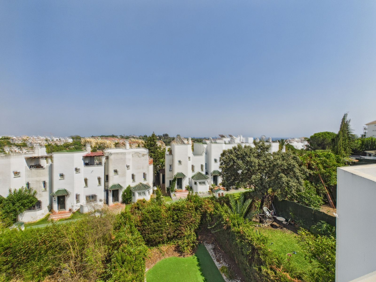 4 Bed Townhouse for sale in Selwo Costa Del Sol, Málaga, Spain