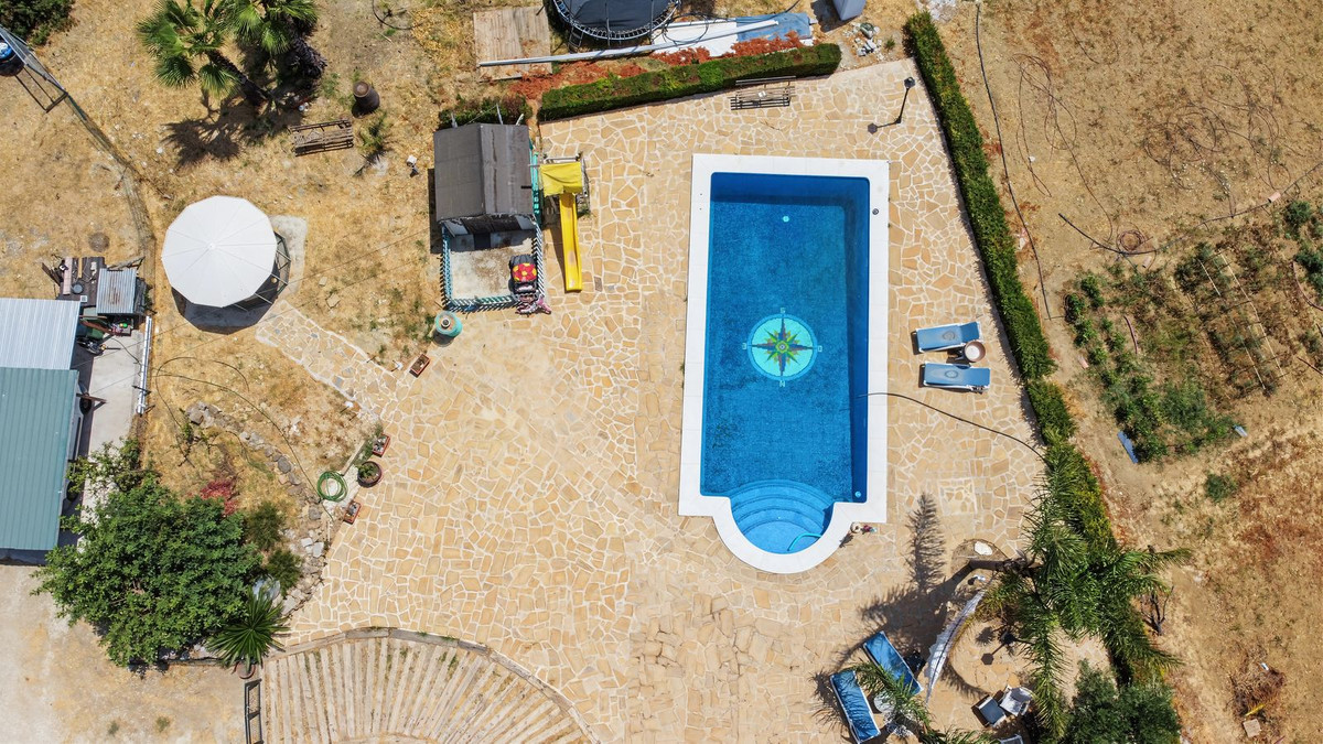 3 Bed Townhouse for sale in Casares Costa Del Sol, Málaga, Spain