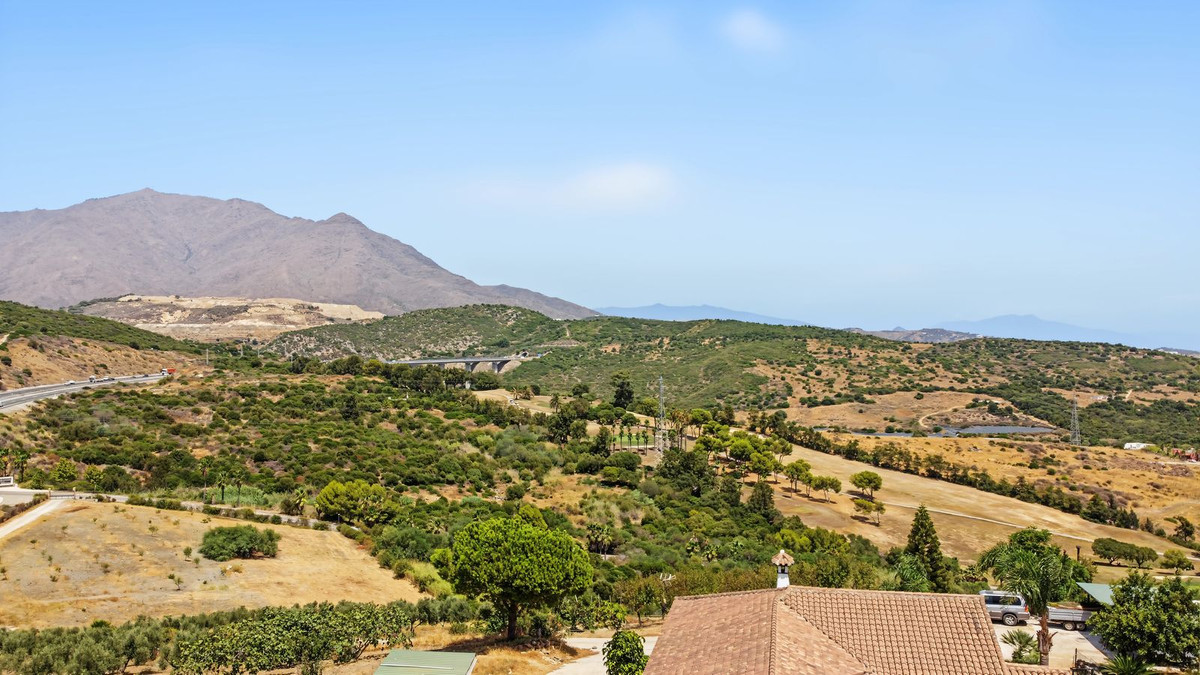 3 Bed Townhouse for sale in Casares Costa Del Sol, Málaga, Spain