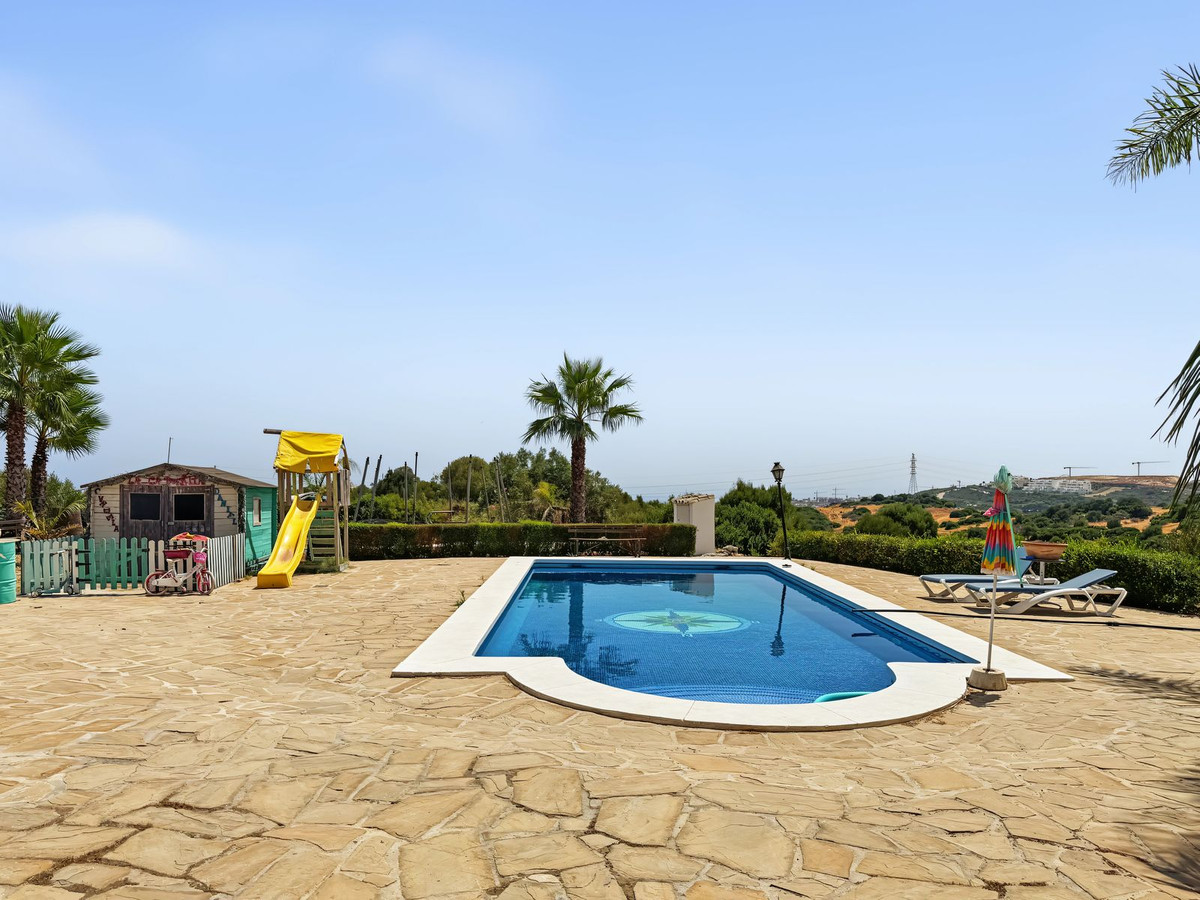 3 Bed Townhouse for sale in Casares Costa Del Sol, Málaga, Spain