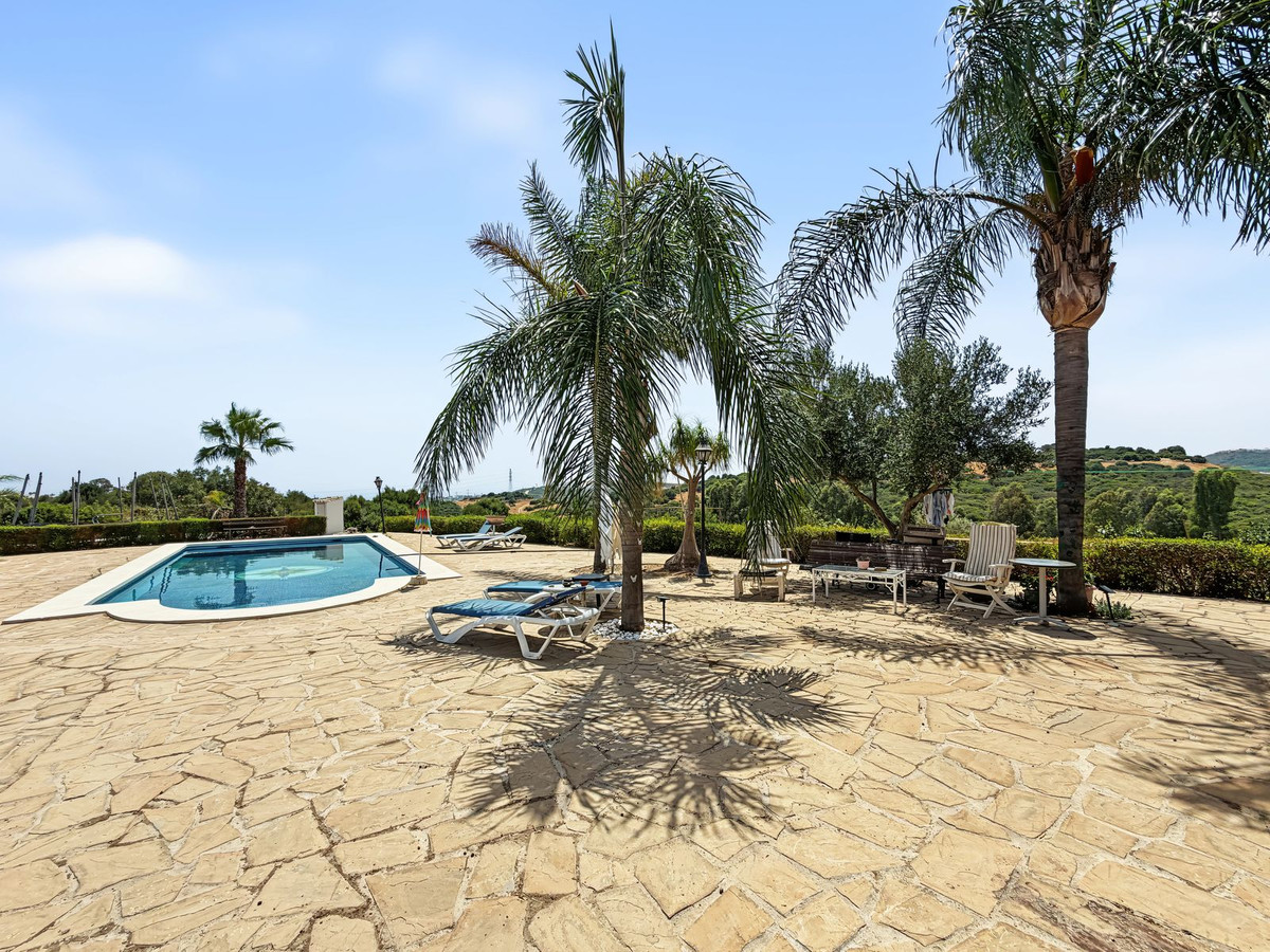 3 Bed Townhouse for sale in Casares Costa Del Sol, Málaga, Spain