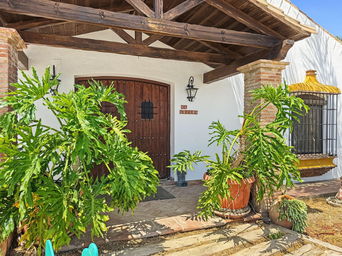 3 Bed Townhouse for sale in Casares Costa Del Sol, Málaga, Spain