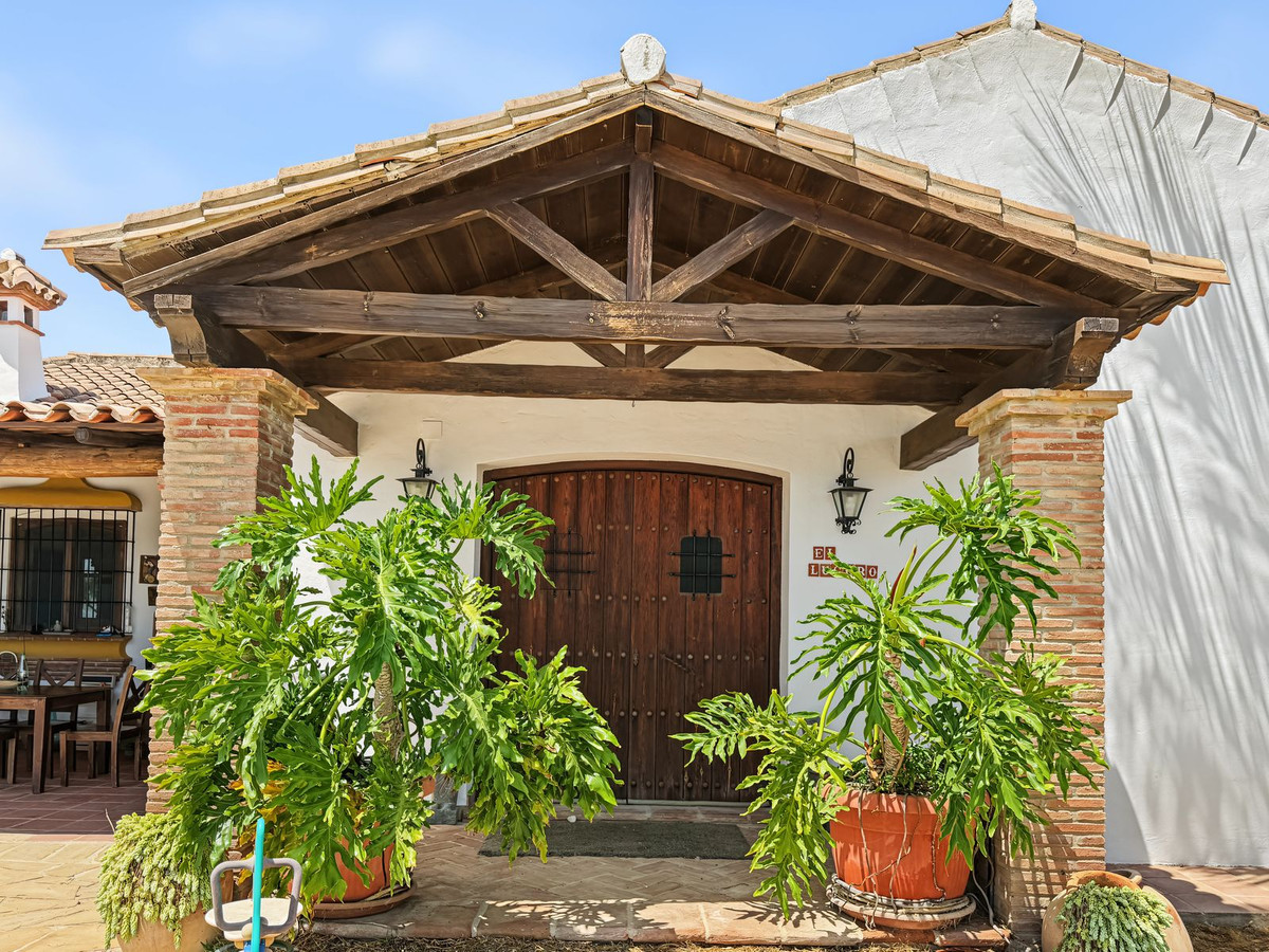 3 Bed Townhouse for sale in Casares Costa Del Sol, Málaga, Spain