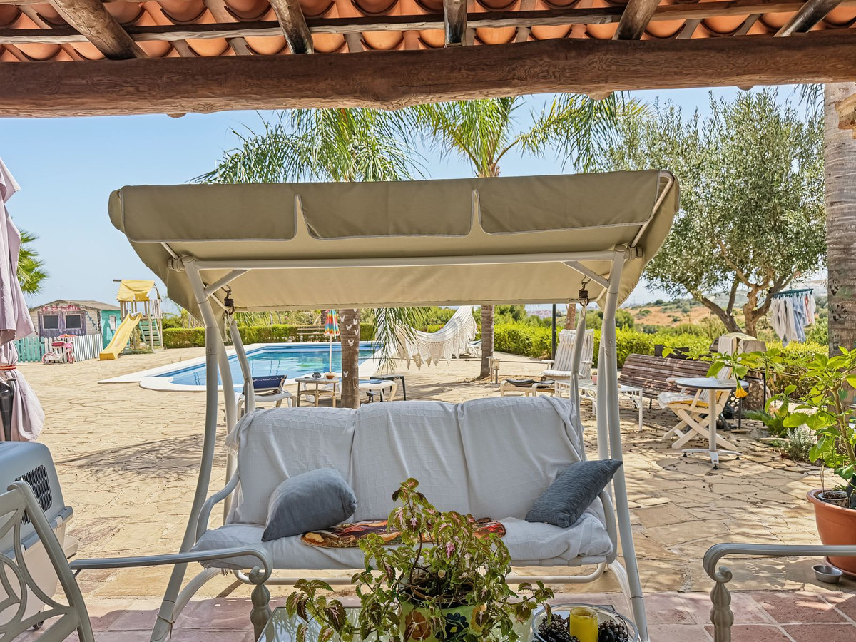 3 Bed Townhouse for sale in Casares Costa Del Sol, Málaga, Spain