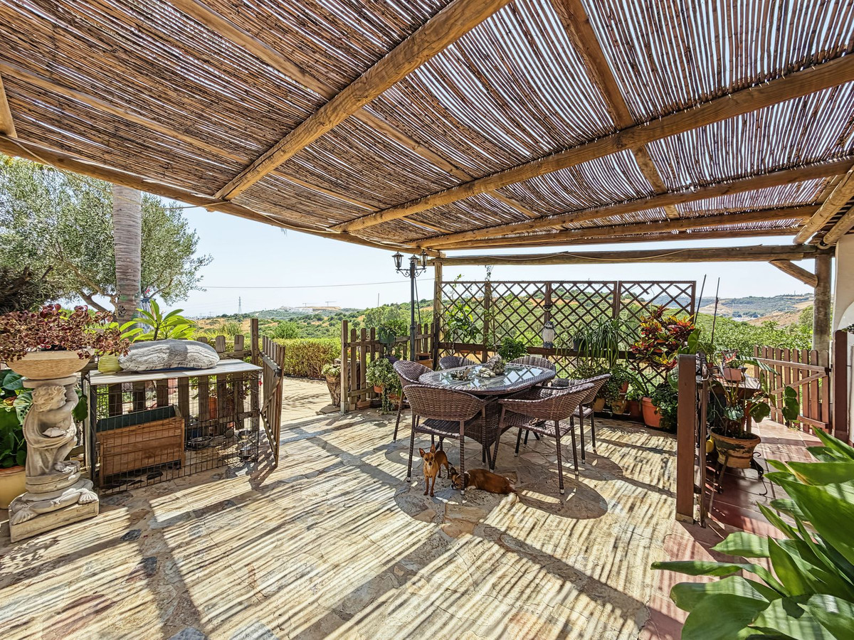 3 Bed Townhouse for sale in Casares Costa Del Sol, Málaga, Spain