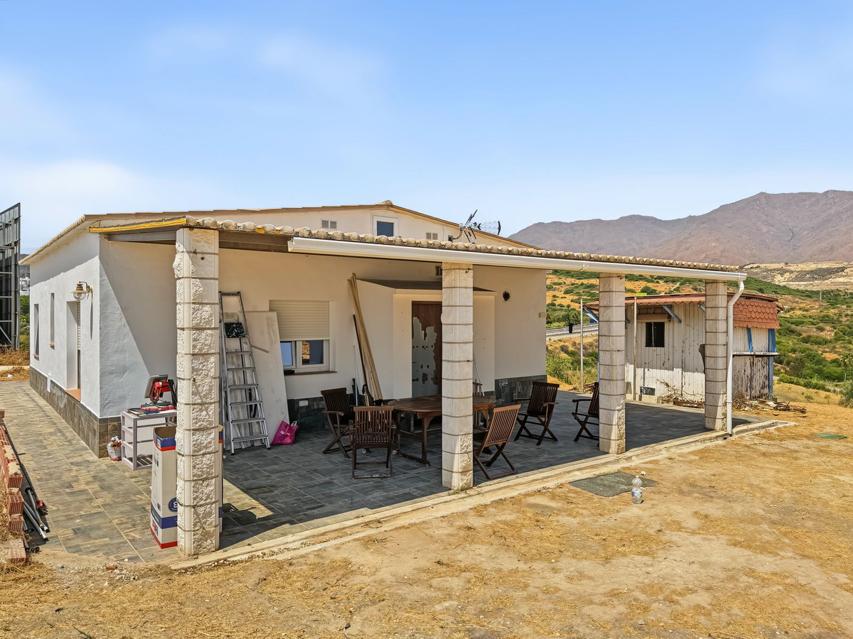3 Bed Townhouse for sale in Casares Costa Del Sol, Málaga, Spain