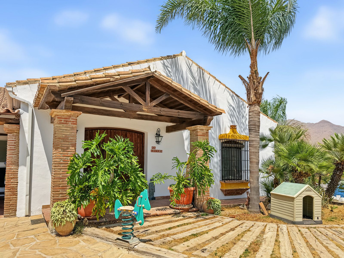 3 Bed Townhouse for sale in Casares Costa Del Sol, Málaga, Spain