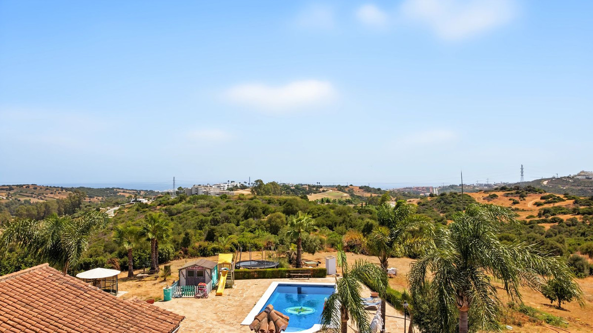 3 Bed Townhouse for sale in Casares Costa Del Sol, Málaga, Spain
