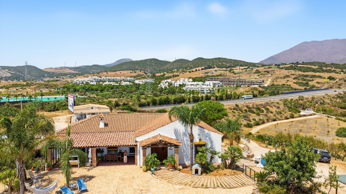 3 Bed Townhouse for sale in Casares Costa Del Sol, Málaga, Spain