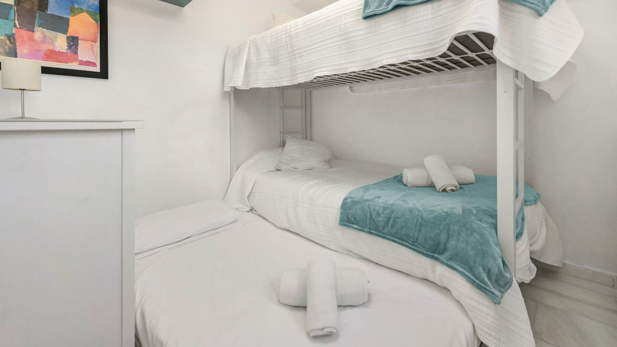 Se vende Apartamento en Planta Última de 2 dormitorios en Costa Del Sol, Málaga, España