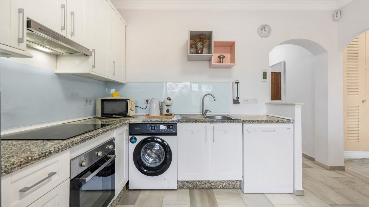 Se vende Apartamento en Planta Última de 2 dormitorios en Costa Del Sol, Málaga, España