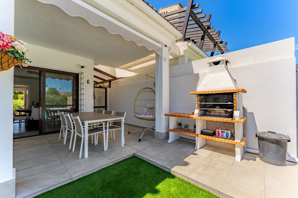 Se vende Pareada de 6 dormitorios en Costa Del Sol, Málaga, España