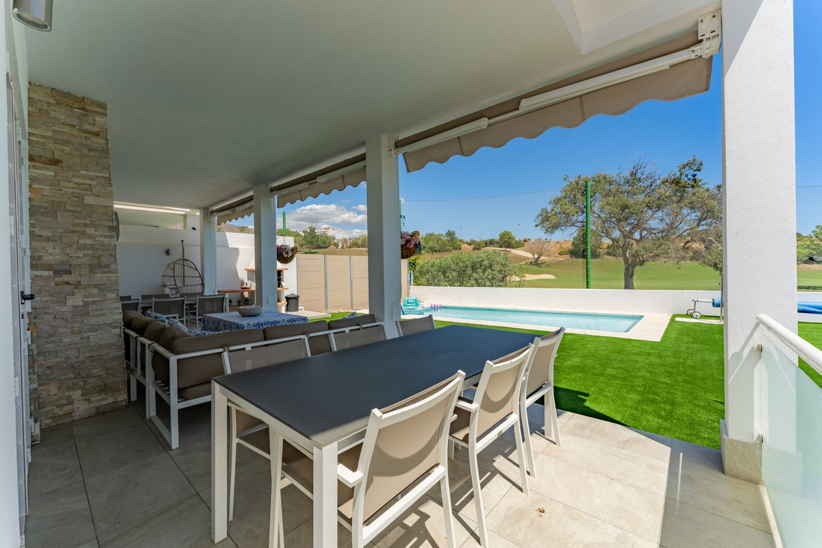 Se vende Pareada de 6 dormitorios en Costa Del Sol, Málaga, España