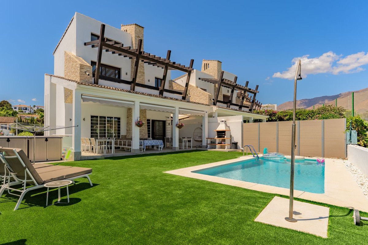 Se vende Pareada de 6 dormitorios en Costa Del Sol, Málaga, España