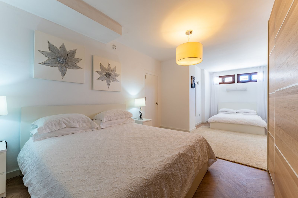 Se vende Pareada de 6 dormitorios en Costa Del Sol, Málaga, España