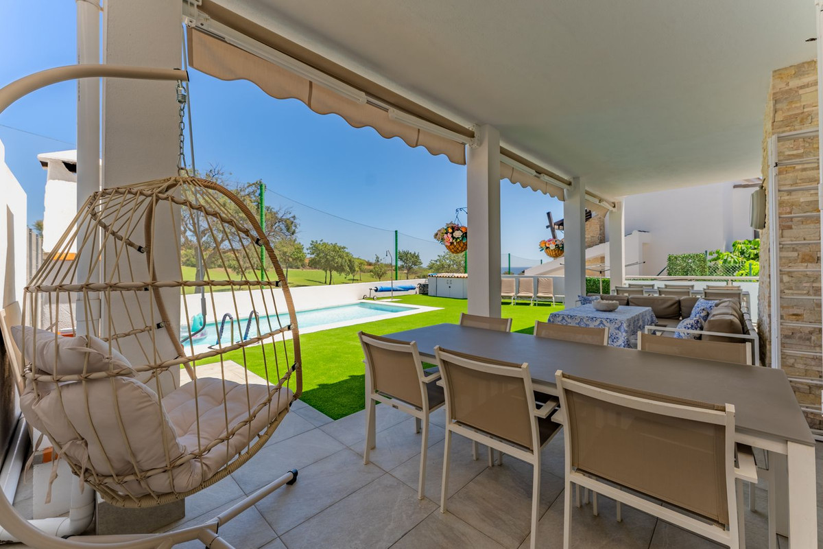 Se vende Pareada de 6 dormitorios en Costa Del Sol, Málaga, España