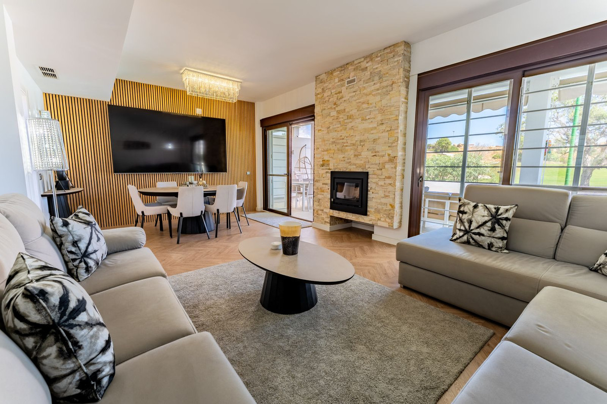 Se vende Pareada de 6 dormitorios en Costa Del Sol, Málaga, España
