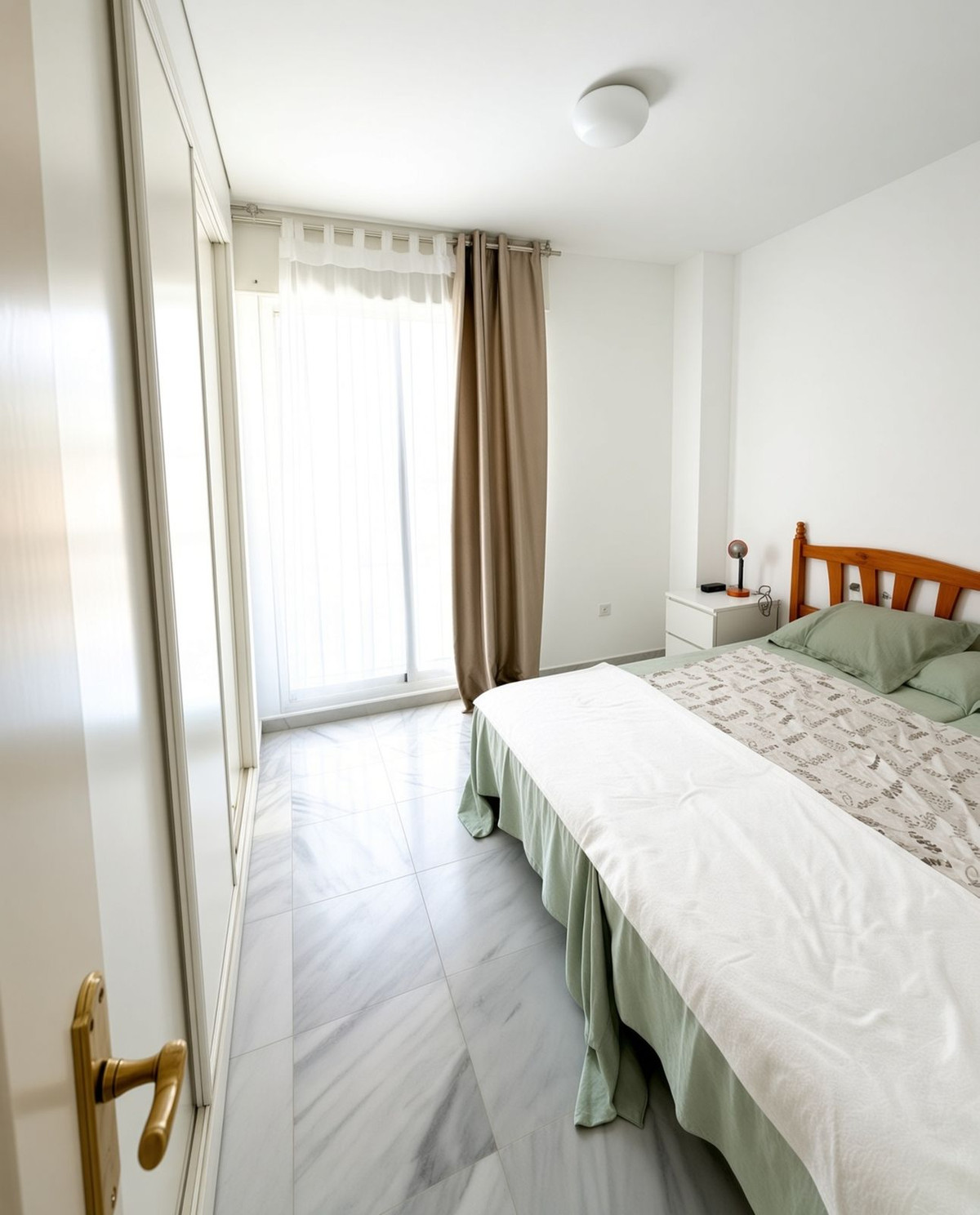 Se vende Apartamento Planta Media de 2 dormitorios en Costa Del Sol, Málaga, España