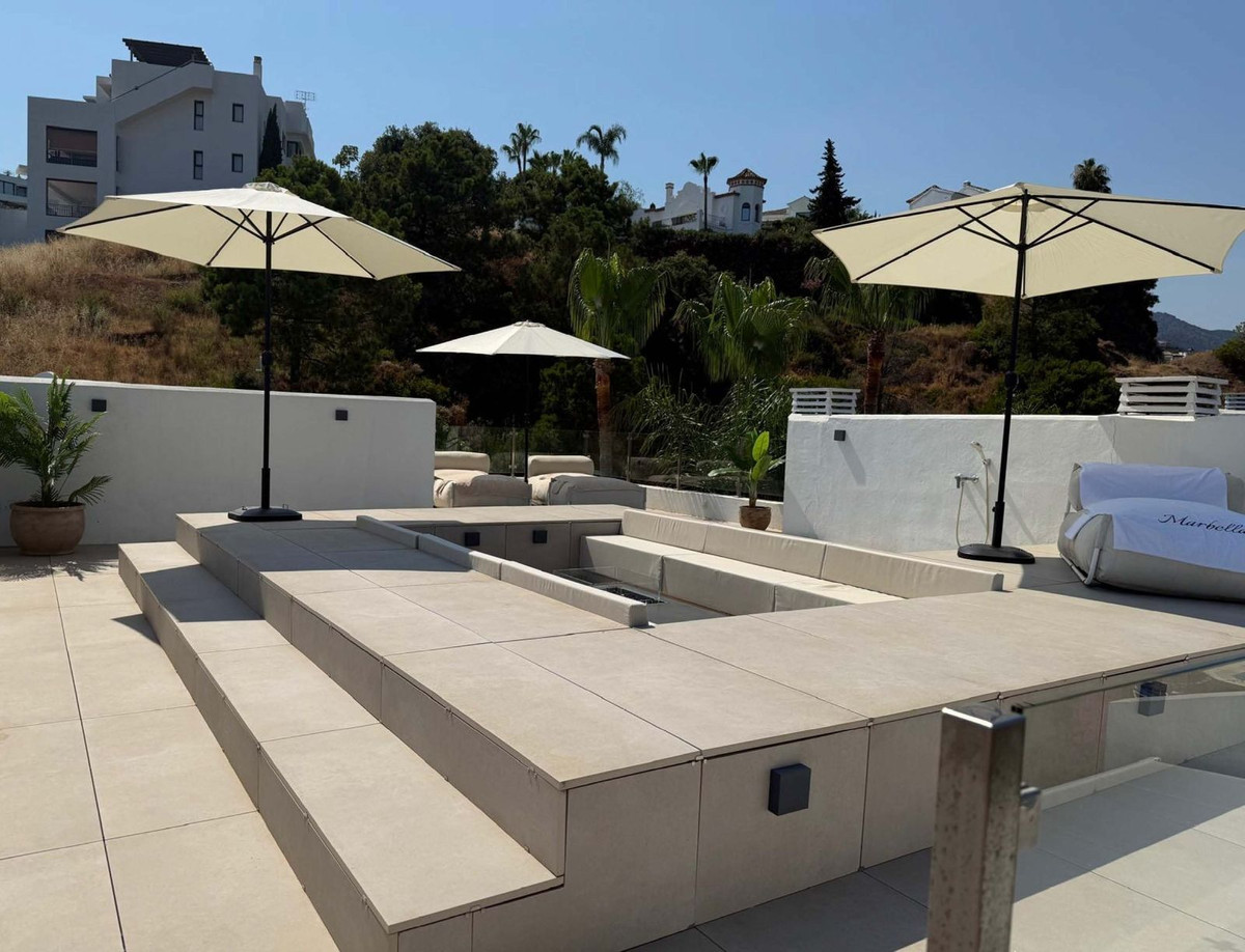 2 Bed Apartment for sale in La Quinta Costa Del Sol, Málaga, Spain