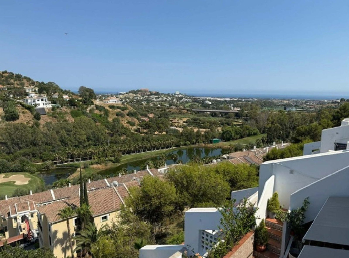 2 Bed Apartment for sale in La Quinta Costa Del Sol, Málaga, Spain