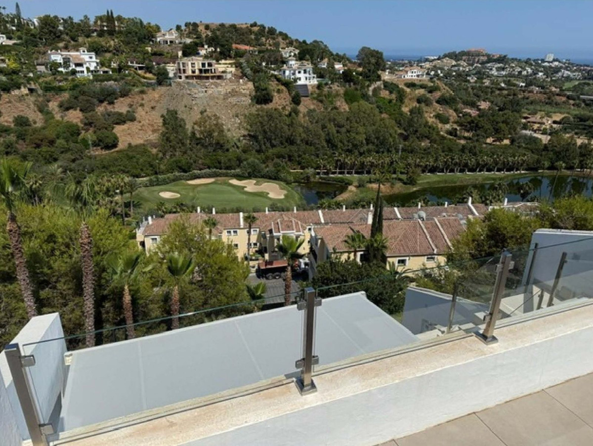 2 Bed Apartment for sale in La Quinta Costa Del Sol, Málaga, Spain