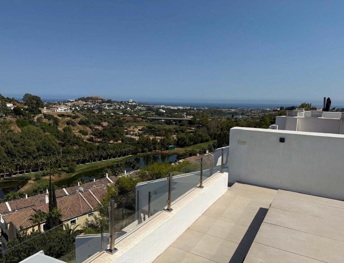 2 Bed Apartment for sale in La Quinta Costa Del Sol, Málaga, Spain