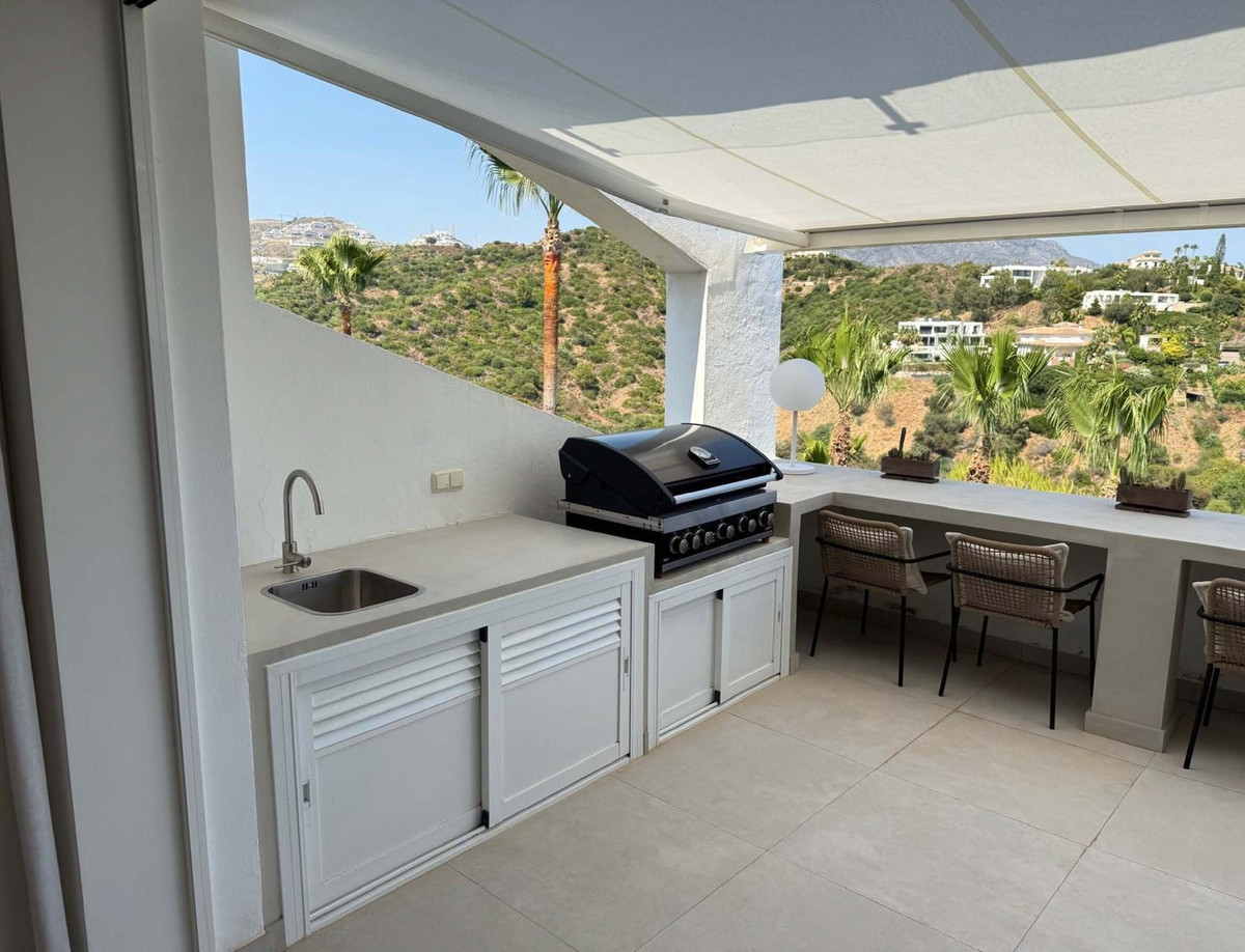 2 Bed Apartment for sale in La Quinta Costa Del Sol, Málaga, Spain