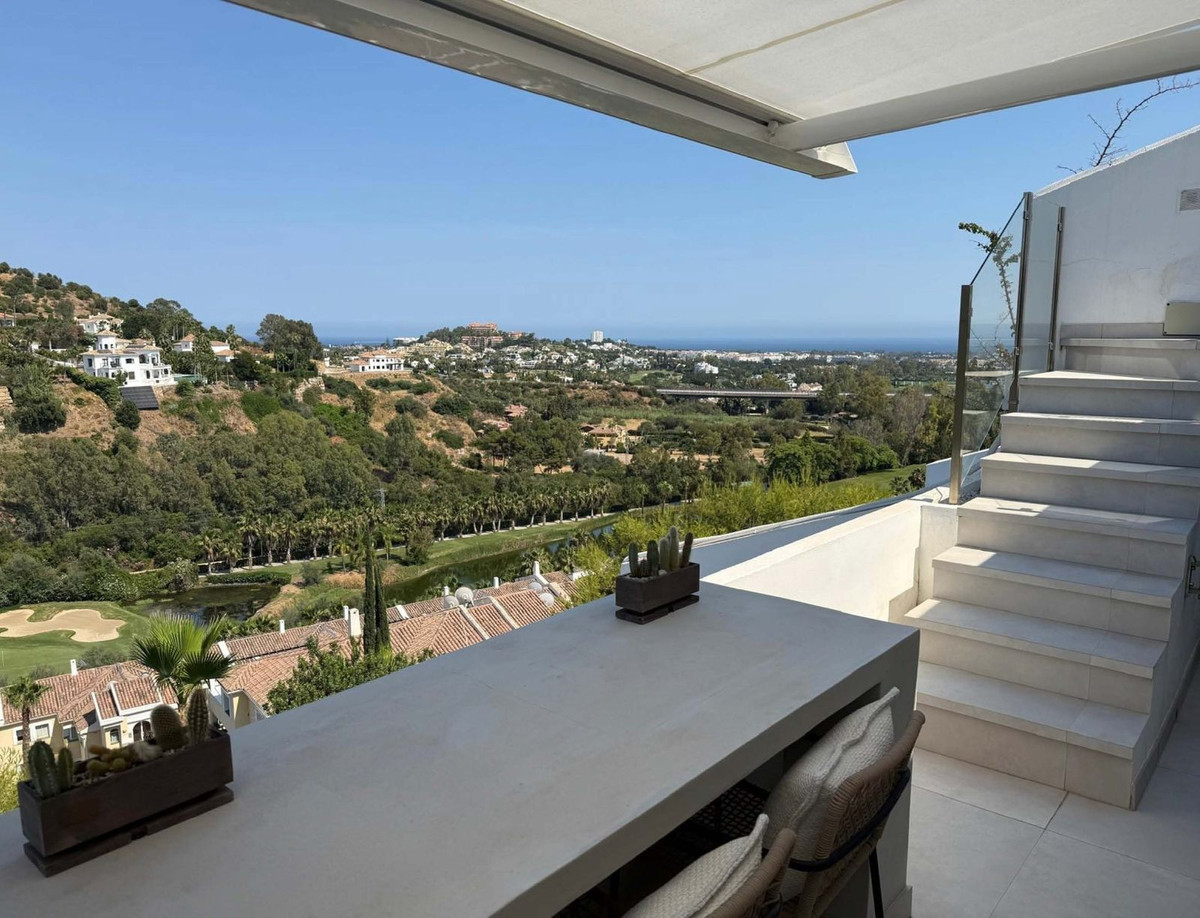 2 Bed Apartment for sale in La Quinta Costa Del Sol, Málaga, Spain
