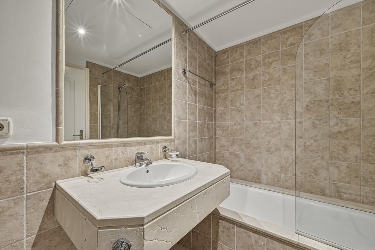 Se vende Apartamento Planta Baja de 2 dormitorios en Costa Del Sol, Málaga, España