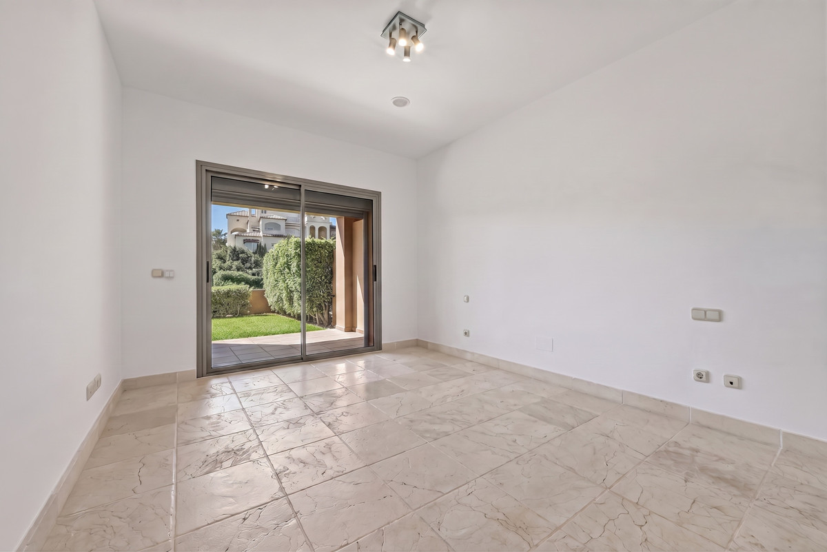 Se vende Apartamento Planta Baja de 2 dormitorios en Costa Del Sol, Málaga, España