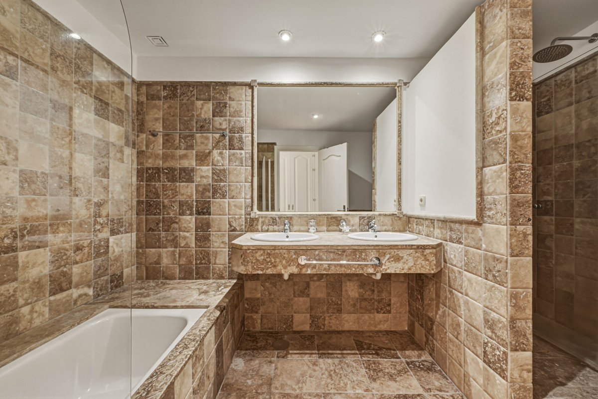 Se vende Apartamento Planta Baja de 2 dormitorios en Costa Del Sol, Málaga, España