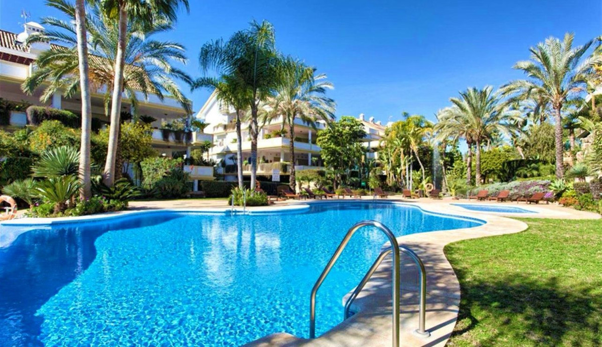 Se vende Apartamento Planta Media de 3 dormitorios en Costa Del Sol, Málaga, España