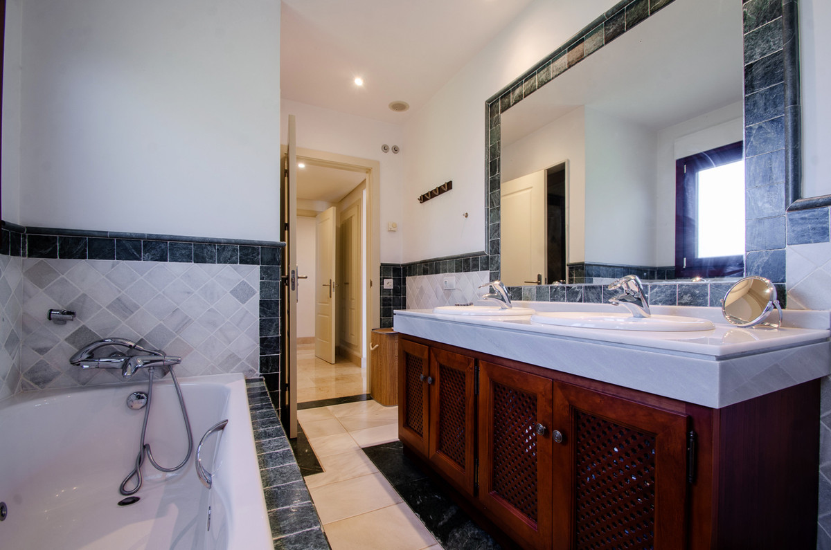 Se vende Apartamento Planta Media de 3 dormitorios en Costa Del Sol, Málaga, España