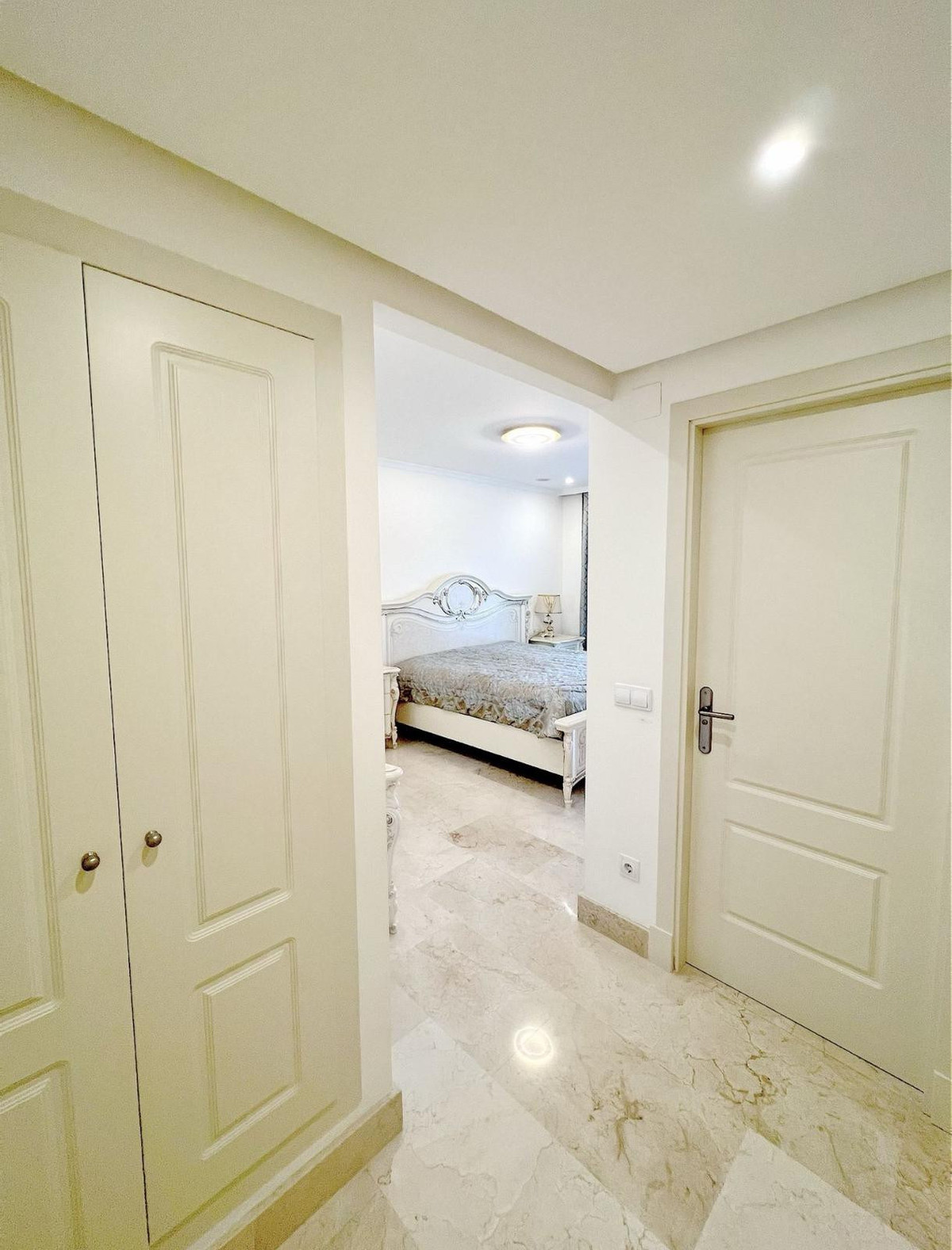 Se vende Apartamento Planta Media de 3 dormitorios en Costa Del Sol, Málaga, España