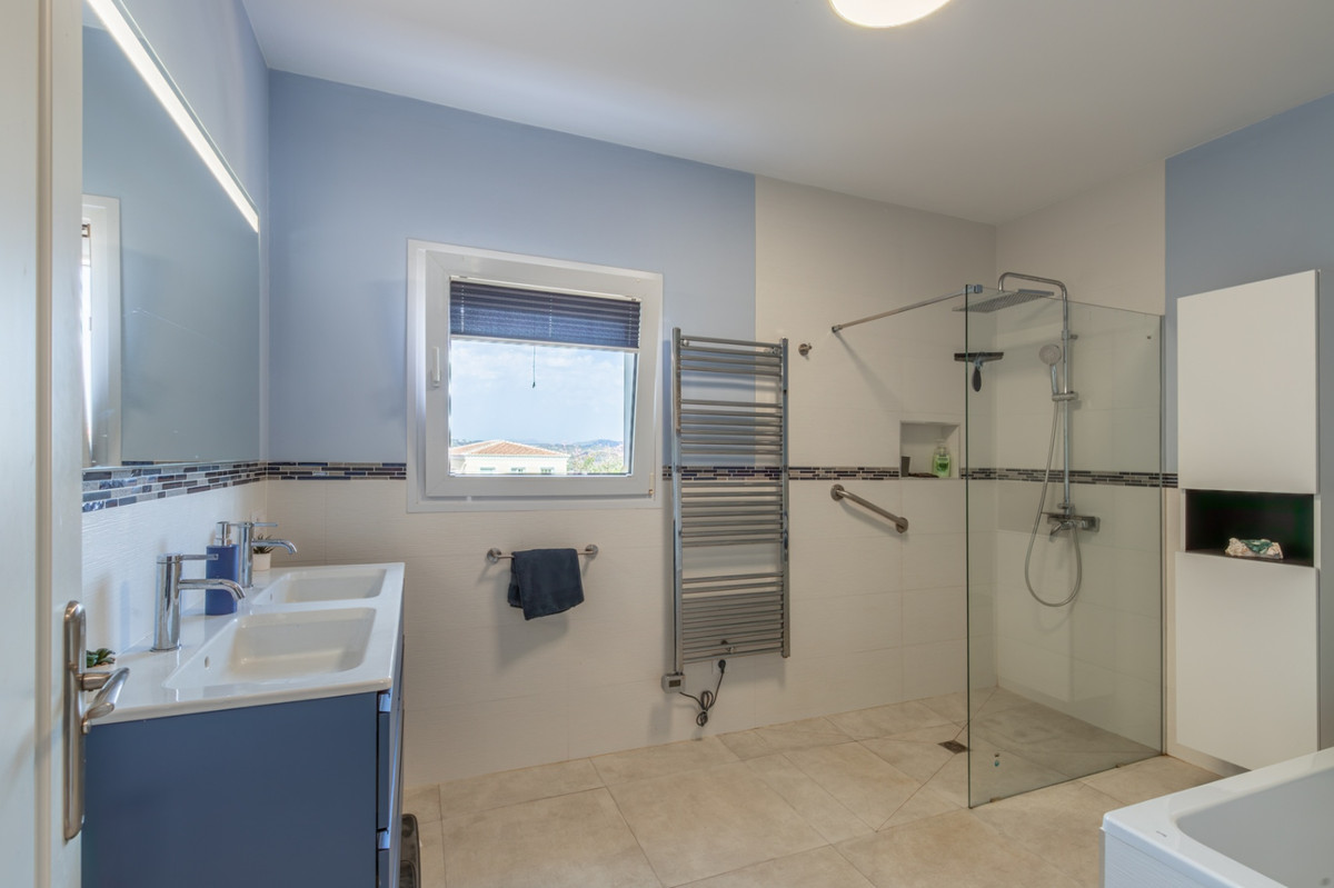 Se vende Villa - Chalet de 3 dormitorios en Costa Blanca, Alicante, España