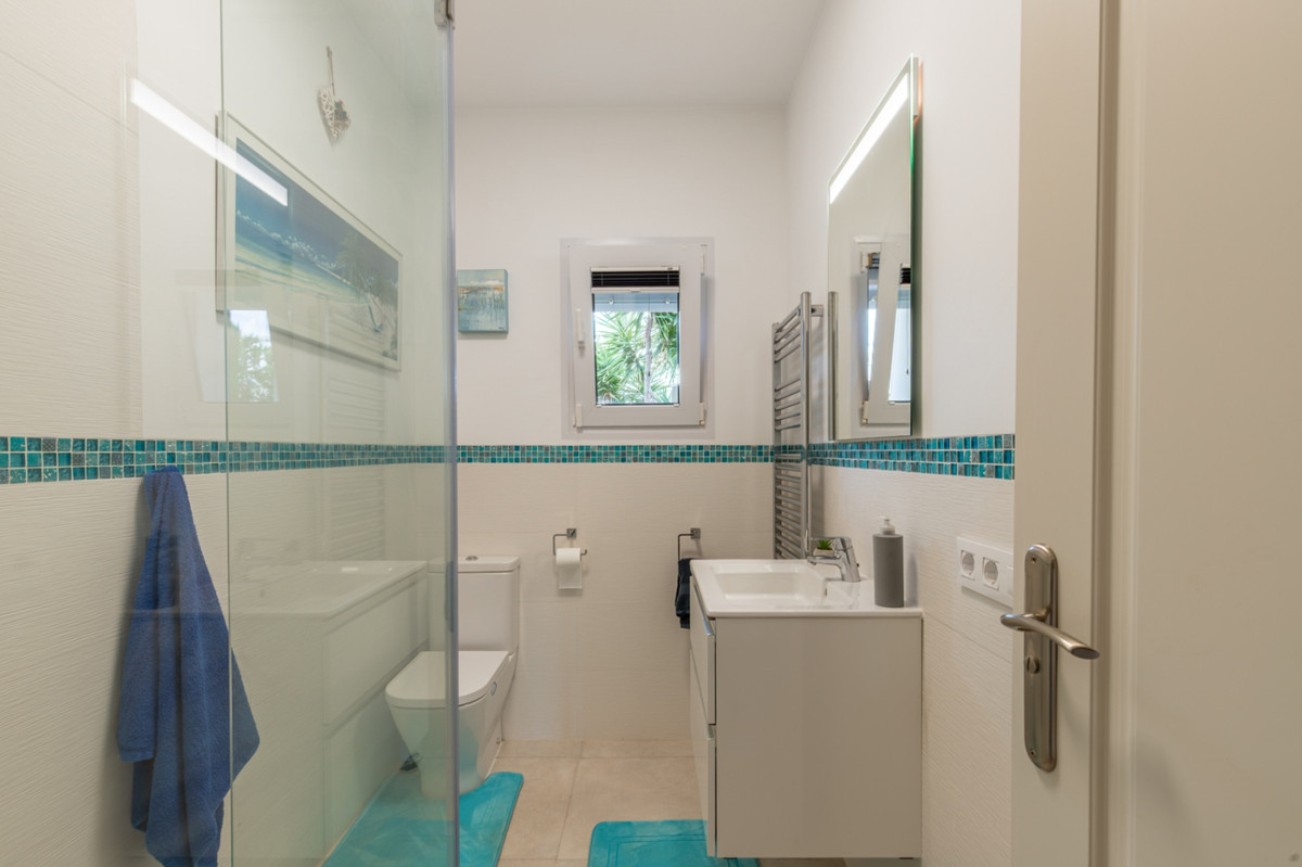 Se vende Villa - Chalet de 3 dormitorios en Costa Blanca, Alicante, España