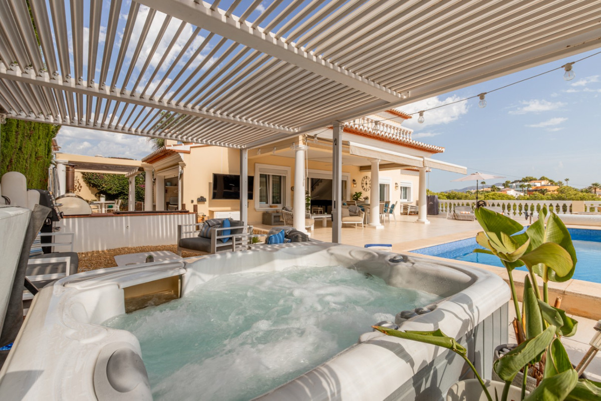 Se vende Villa - Chalet de 3 dormitorios en Costa Blanca, Alicante, España