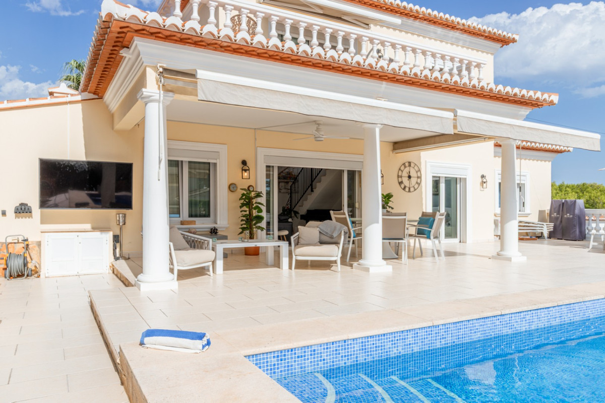 Se vende Villa - Chalet de 3 dormitorios en Costa Blanca, Alicante, España