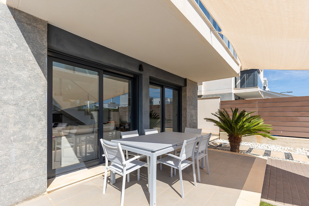 Se vende Villa - Chalet de 3 dormitorios en Costa Blanca, Alicante, España