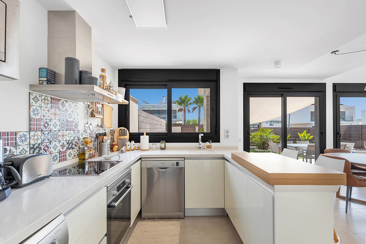 Se vende Villa - Chalet de 3 dormitorios en Costa Blanca, Alicante, España